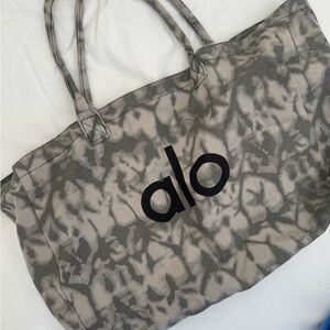 ALO Yoga Camouflage Tote Bag - Black and Gray